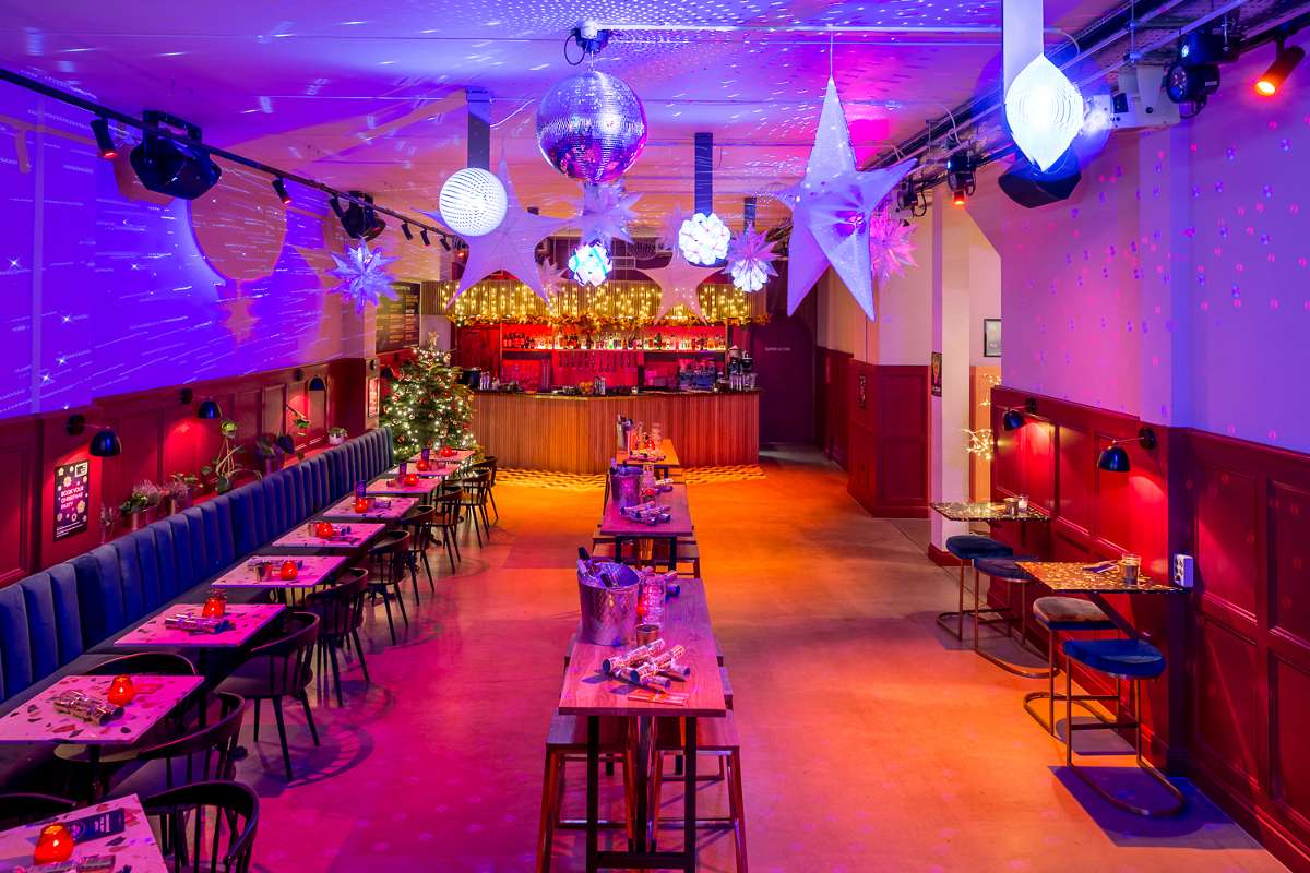 interior-of-colours-hoxton-in-the-evening-drag-brunches-london