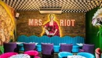 interior-of-mrs-riot-in-the-daytime-drag-brunches-london