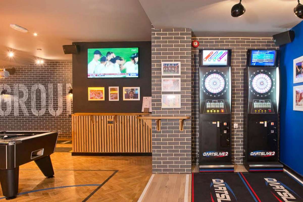 interior-of-sports-bar-and-grill-in-the-daytime