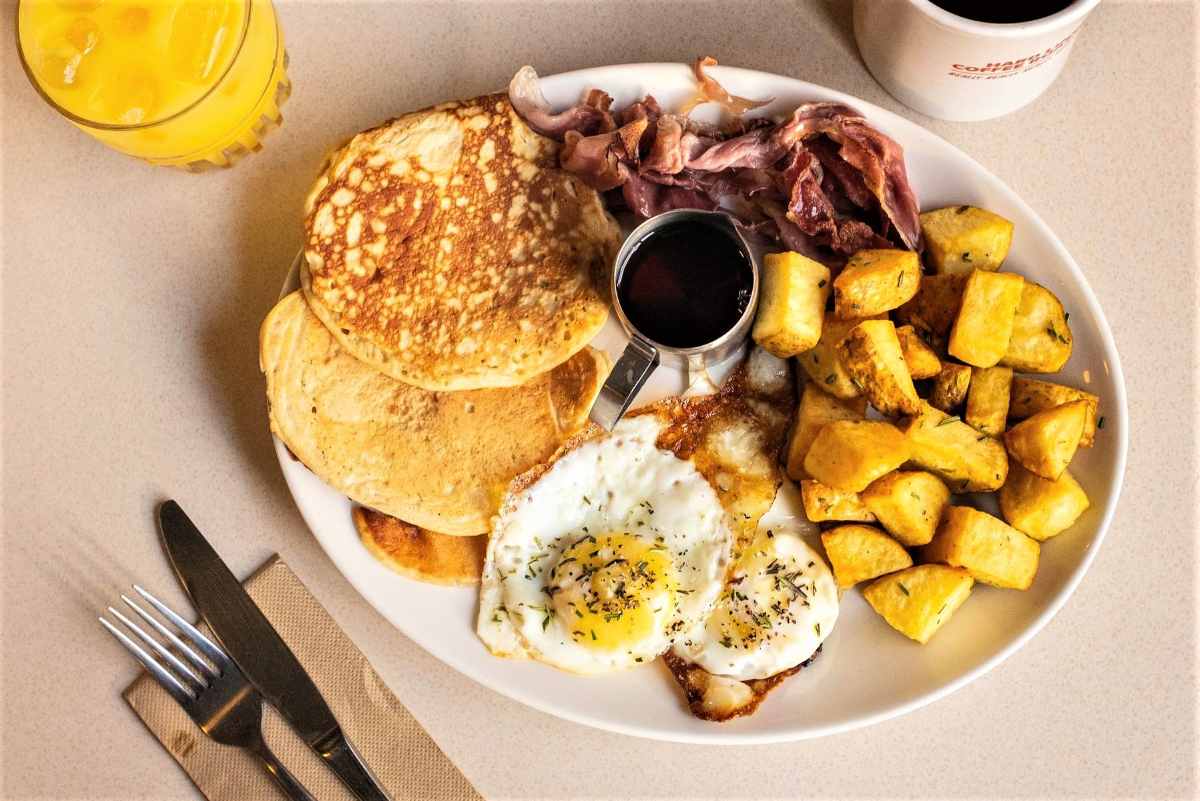 pancakes-eggs-and-bacon-from-hard-lines-coffee
