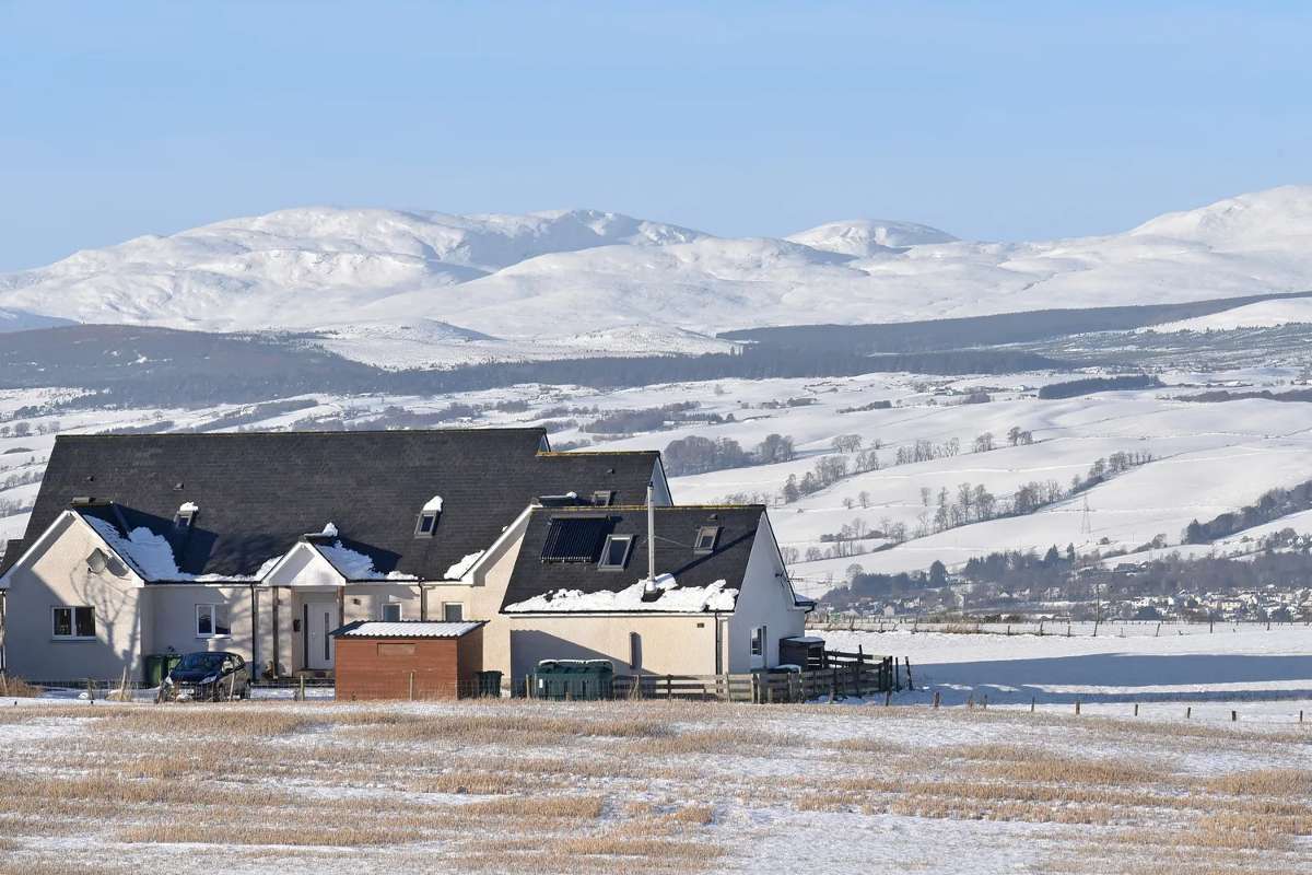snowy-exterior-of-mountview-annex-in-the-daytime-pet-friendly-lodges-with-hot-tubs-scotland