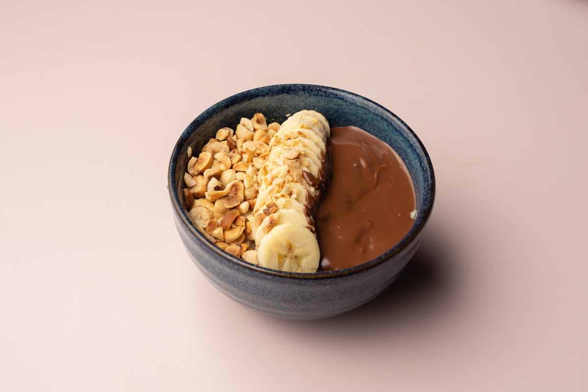 acai-bowl-topped-with-banana-from-hula-juice-cafe