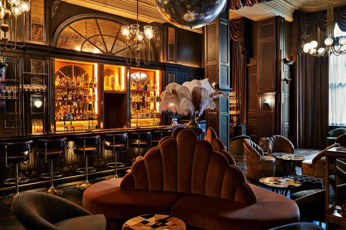 bar-and-seating-inside-bar-1661-cocktail-bars-dublin