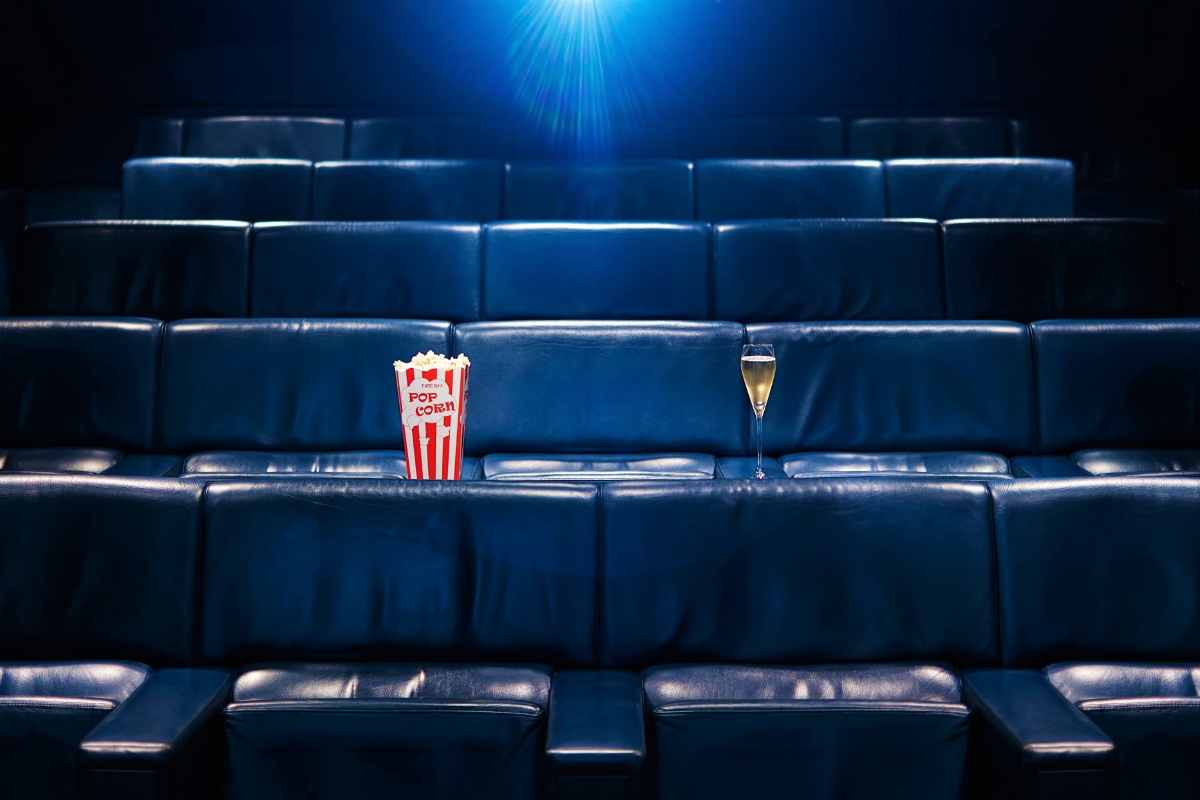 blue-seats-in-one-aldwych-cinema-film-and-fizz