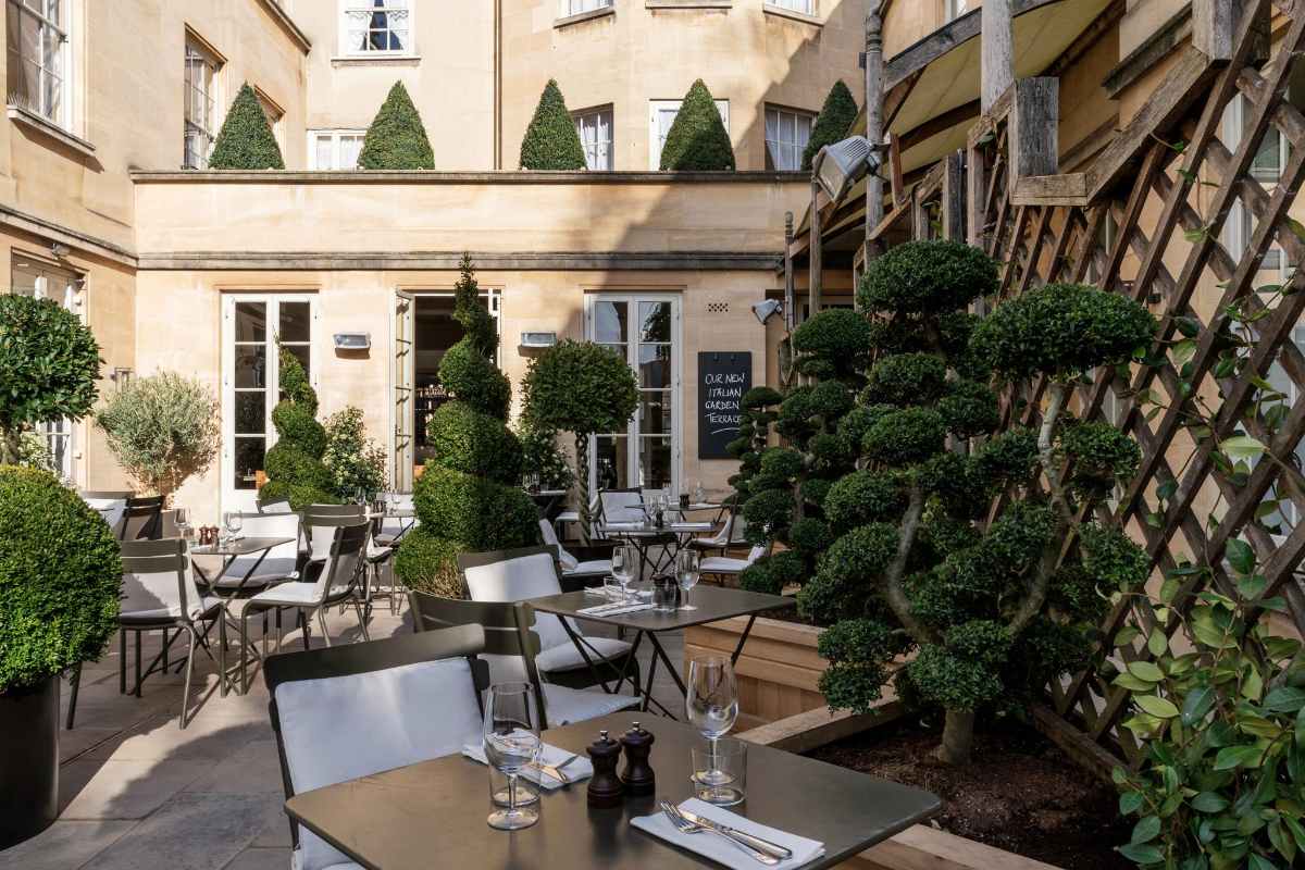 courtyard-of-quod-restaurant-and-bar-date-ideas-oxford