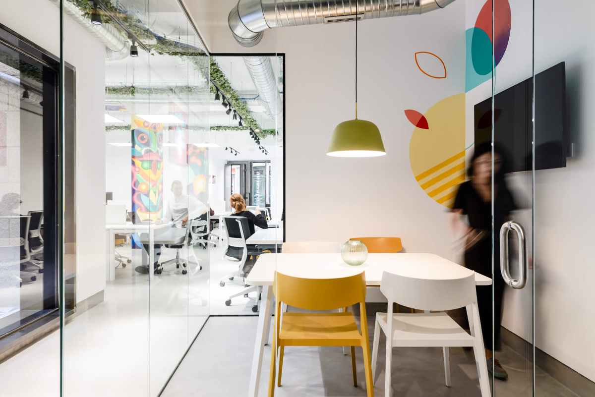desk-inside-smartup-coworking-spaces-madrid