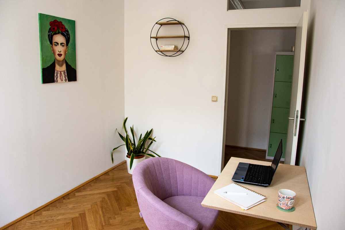 desk-inside-the-collaboratory-coworking-spaces-vienna