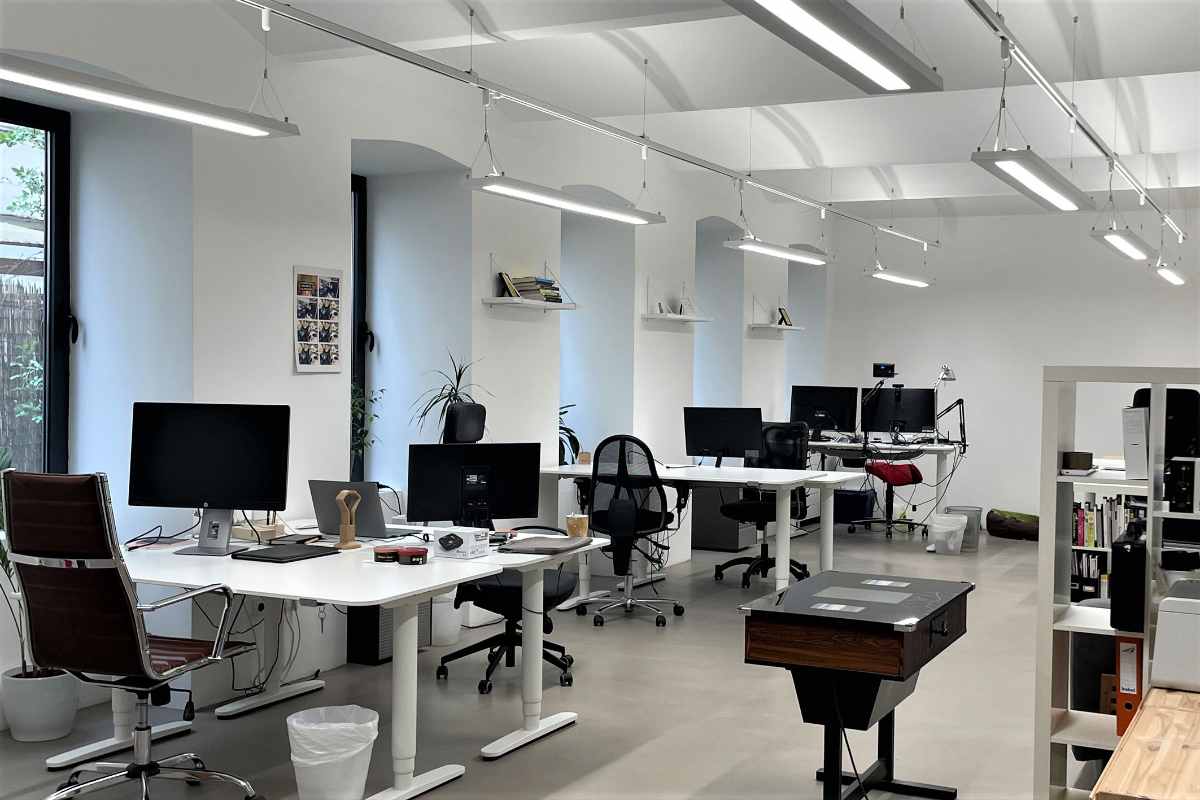 desks-and-office-chairs-inside-CO20-coworking-space
