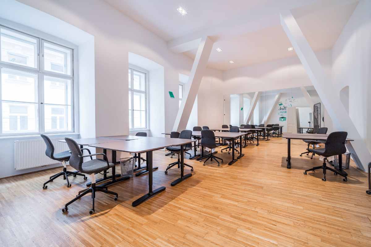 desks-inside-district-1010-coworking-spaces-vienna