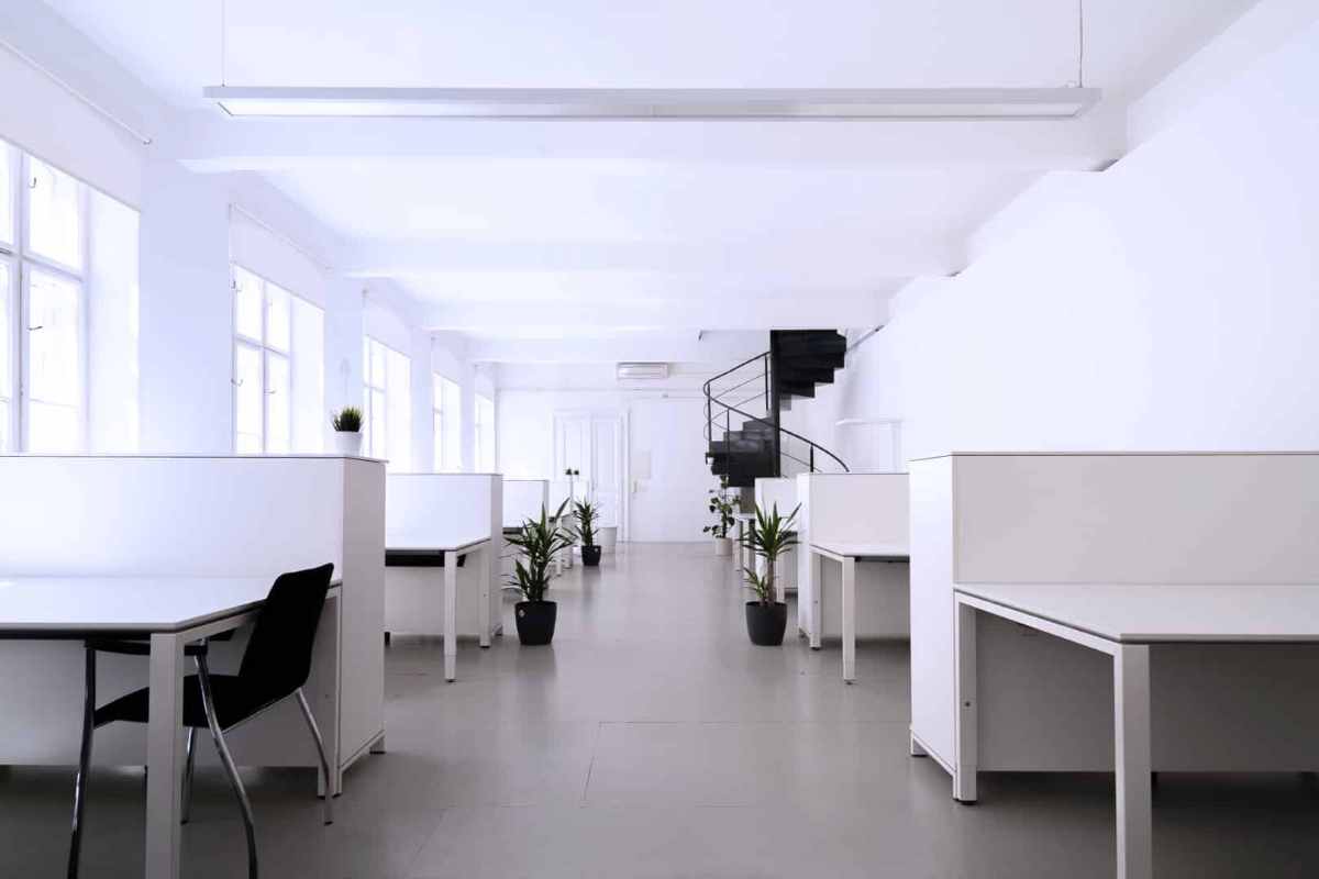 desks-inside-meins01-coworking-spaces-vienna