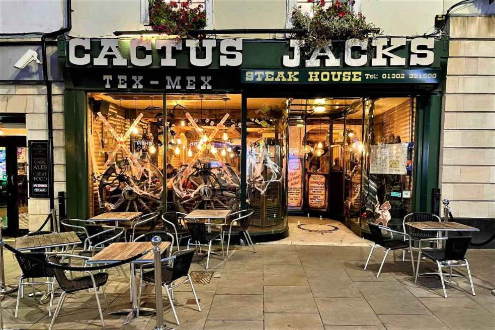 exterior-of-cactus-jacks-tex-mex-steakhouse-in-evening