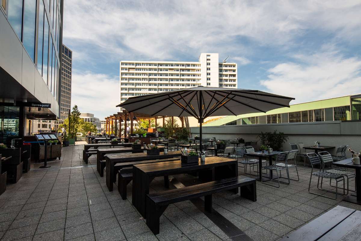 exterior-terrace-at-spreegold-in-the-daytime-rooftop-bars-berlin