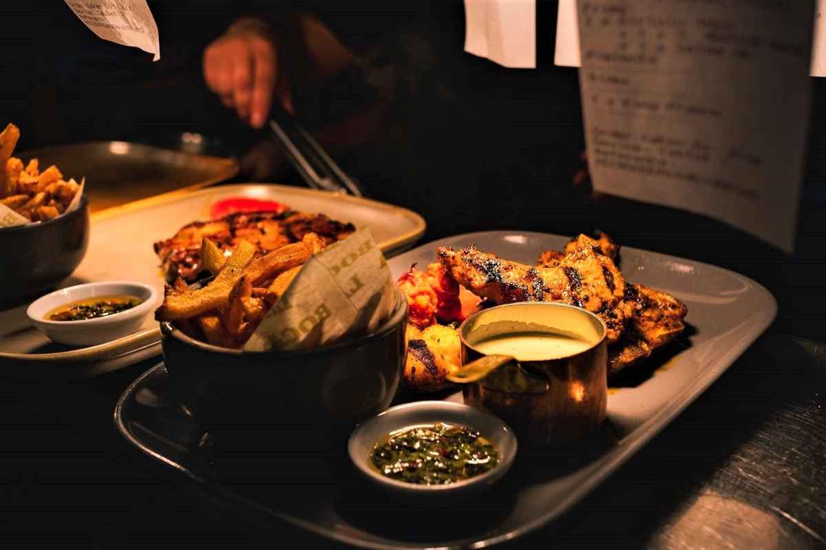 grilled-chicken-on-table-at-la-boca-steakhouse