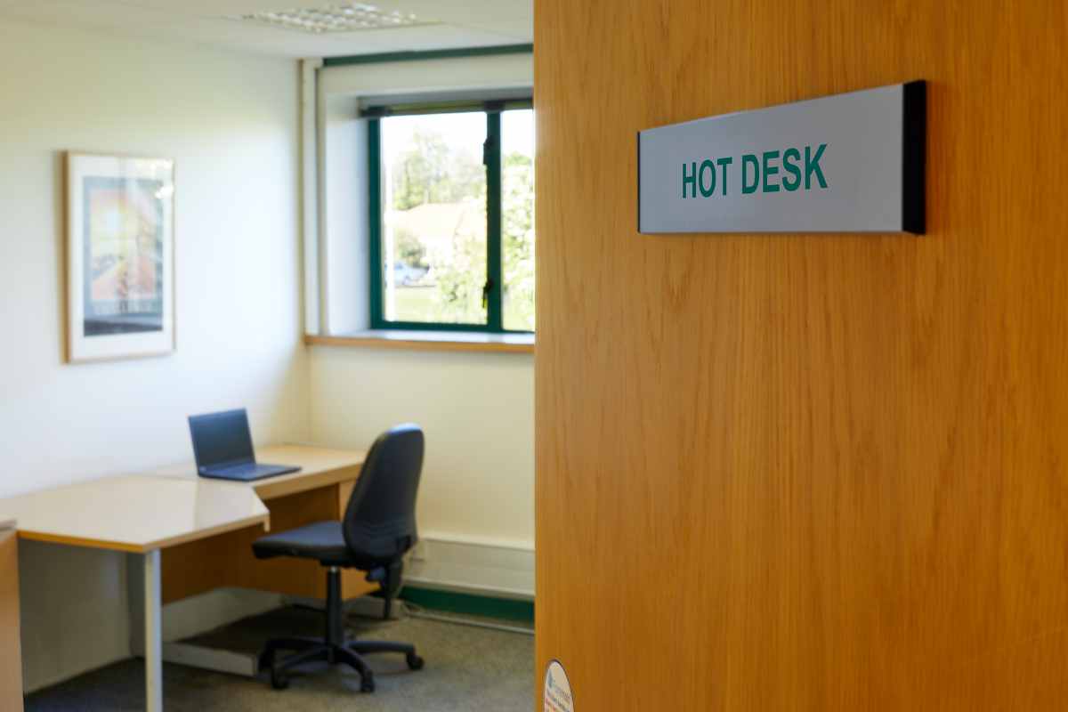 hot-desk-room-and-desk-inside-nutgrove-enterprise-park