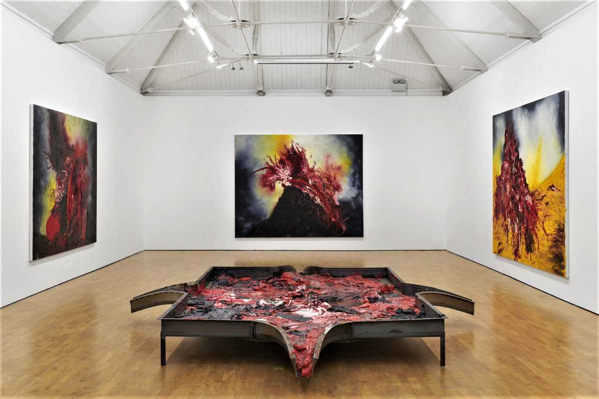 installation-and-art-on-walls-of-modern-art-gallery