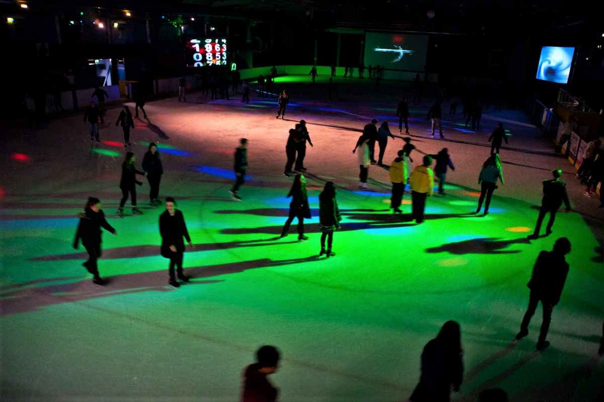 people-ice-skating-at-oxford-ice-rink-at-night