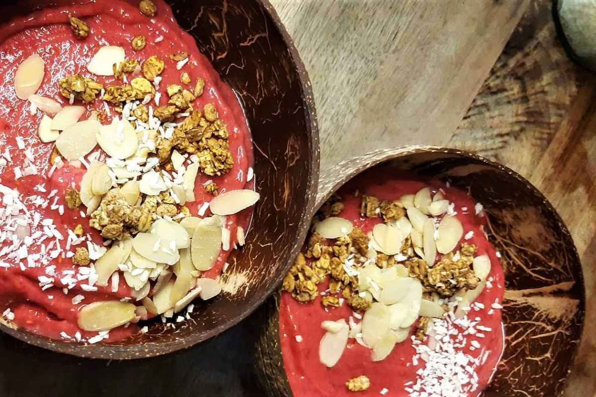 pink-smoothie-bowls-from-chapter-one-coffee-shop