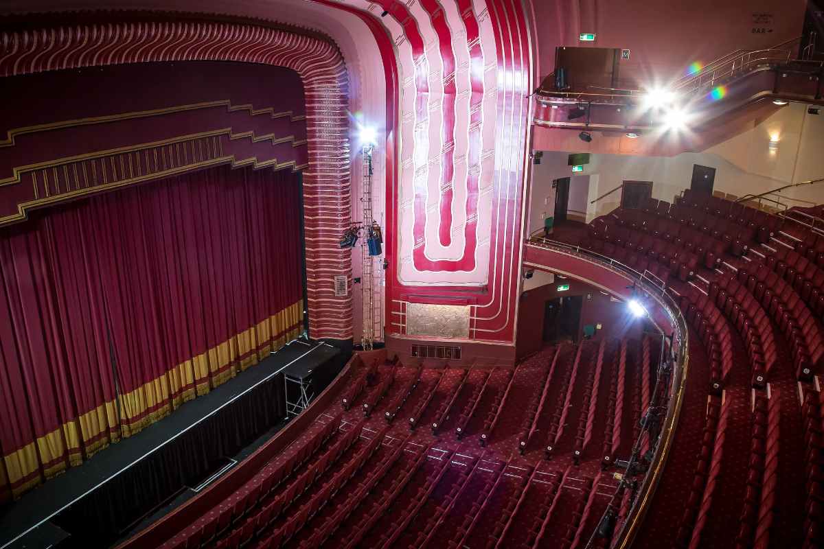 red-seating-inside-new-theatre-date-ideas-oxford