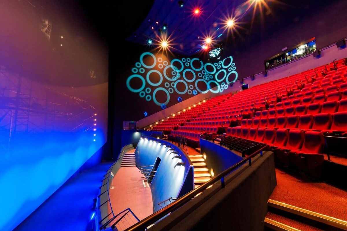 red-seats-in-front-of-screen-at-bfi-imax-southbank