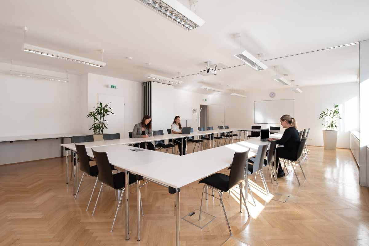 table-inside-regus-vienna-opera-coworking-spaces-vienna