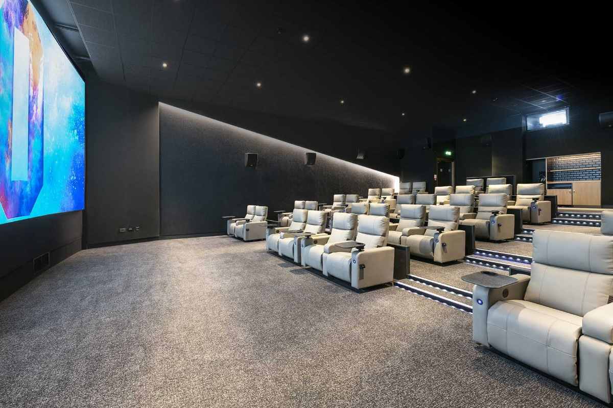 white-seats-in-odeon-luxe-and-dine-islington