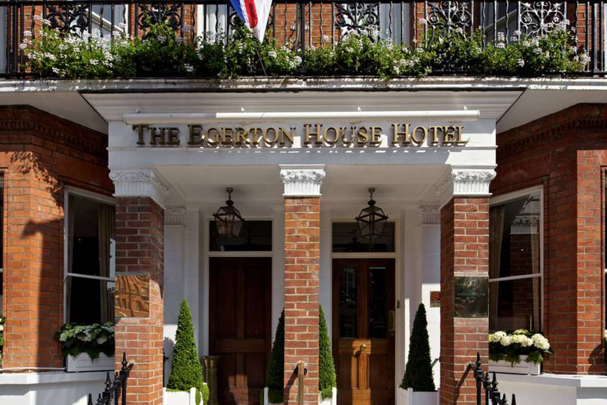 exterior-of-the-egerton-house-hotel-in-the-daytime