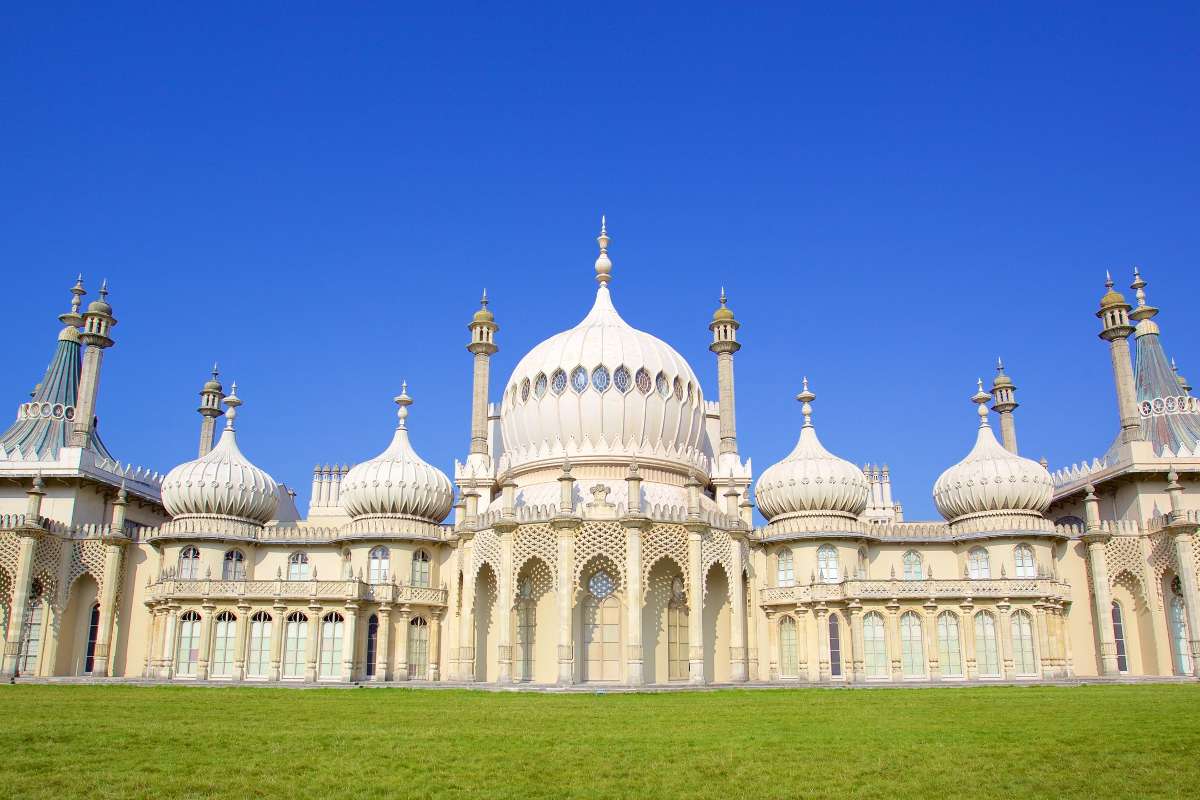 exterior-of-the-royal-pavilion-in-the-daytime-on-the-great-game-brighton-treasure-hunt