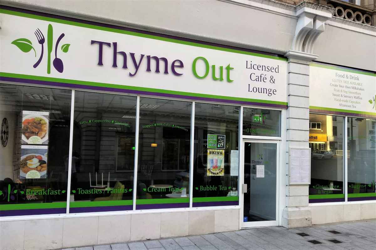 exterior-of-thyme-out-cafe-and-lounge-in-daytime