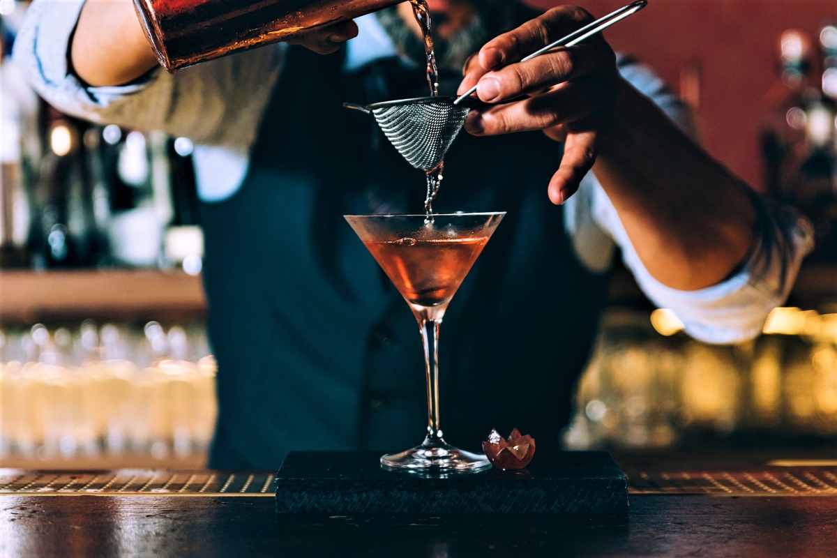 man-making-cocktail-at-fourteen-sky-bar-and-restaurant