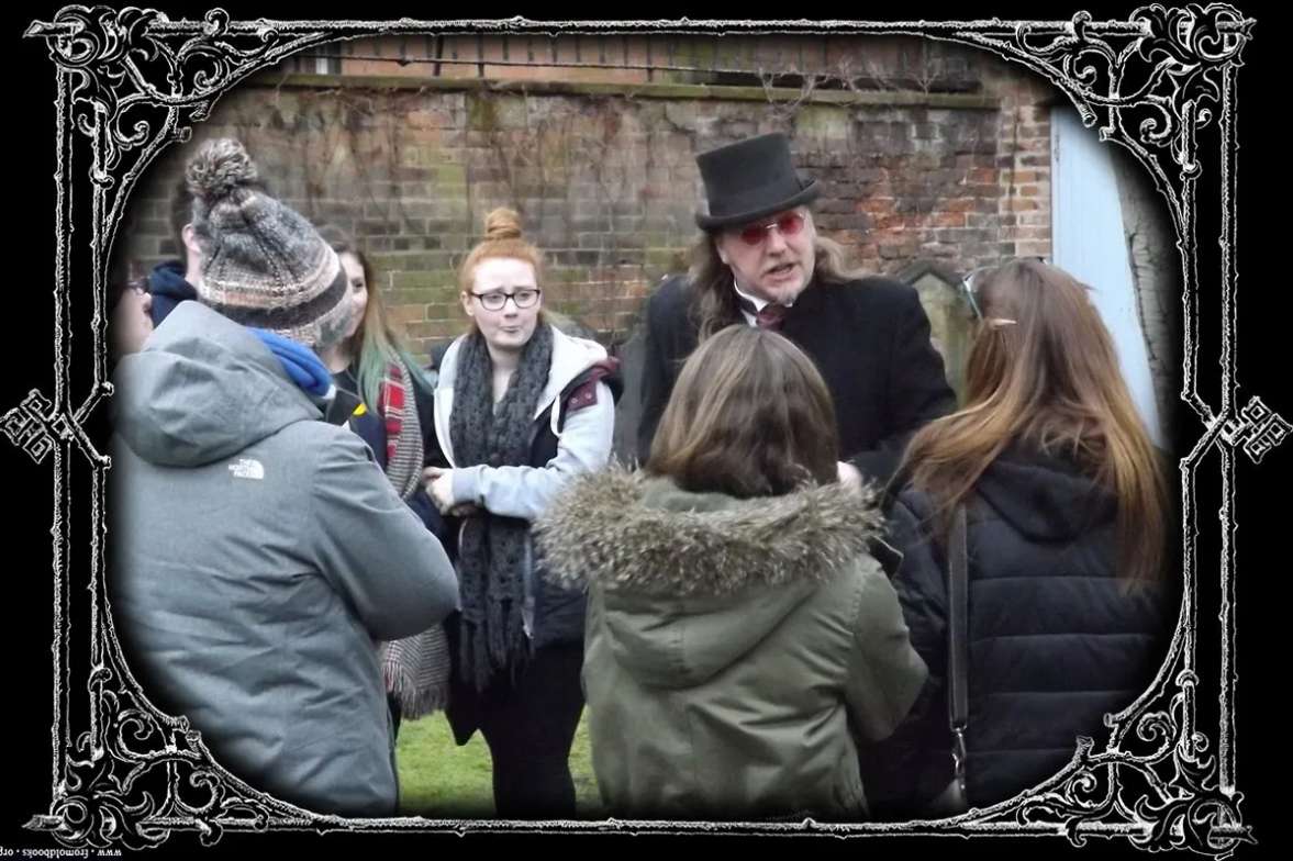 people-on-the-nottingham-ghost-walk-in-the-daytime