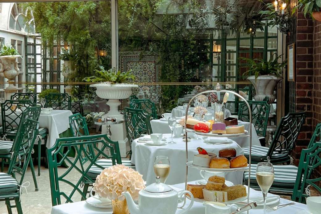 afternoon-tea-on-the-table-in-the-exterior-terrace-at-the-chesterfield-mayfair