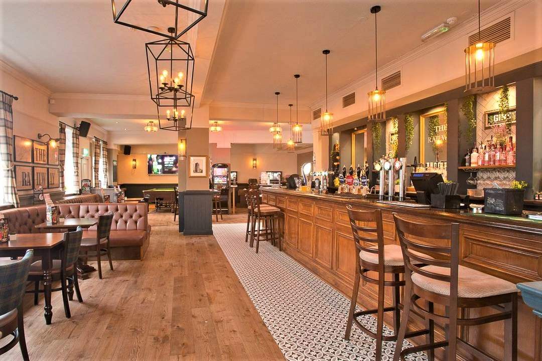 bar-and-restaurant-tables-inside-the-railway-pub