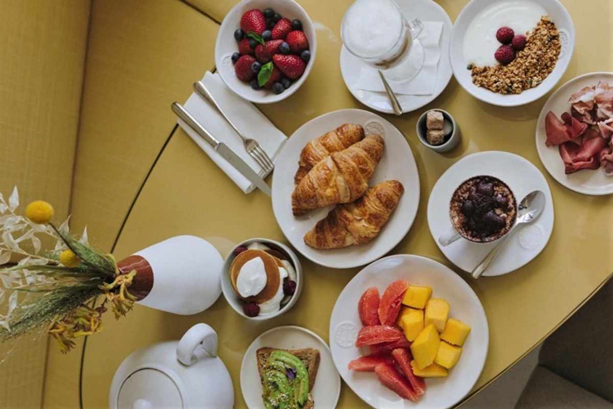 breakfast-plate-spread-at-lumi-rooftop