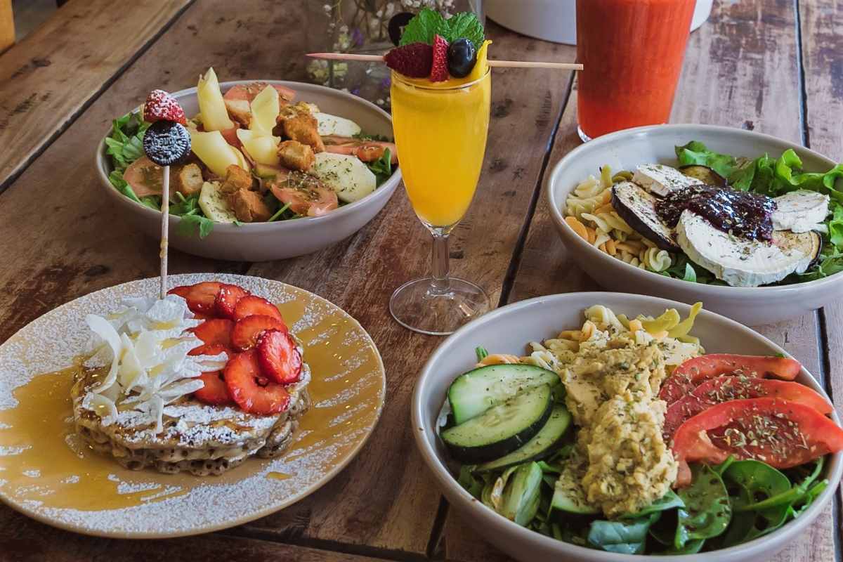 brunch-bowls-and-cocktails-from-o-diplomata-cafe