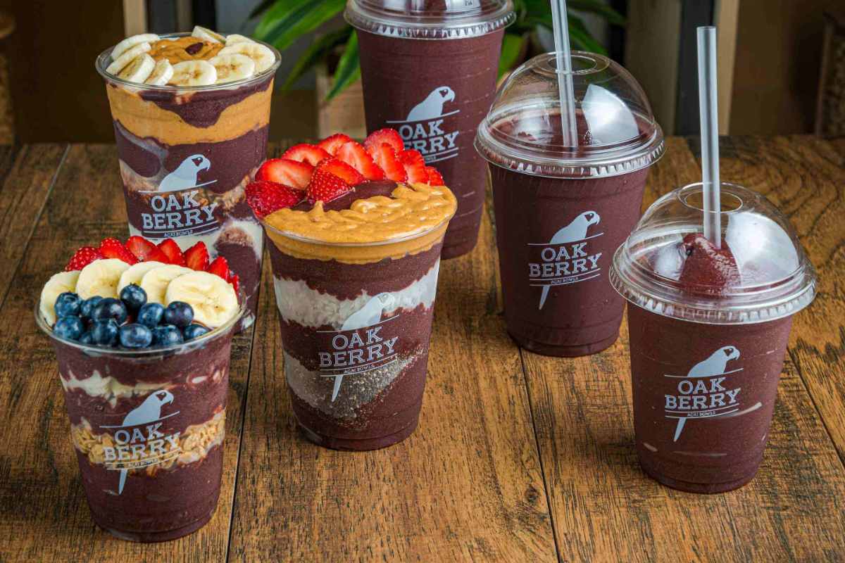 cups-at-oakberry-acai-bowls-and-smoothies