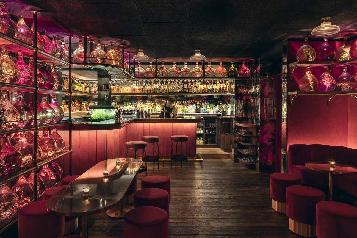 interior-of-no-entry-bar-speakeasies-paris