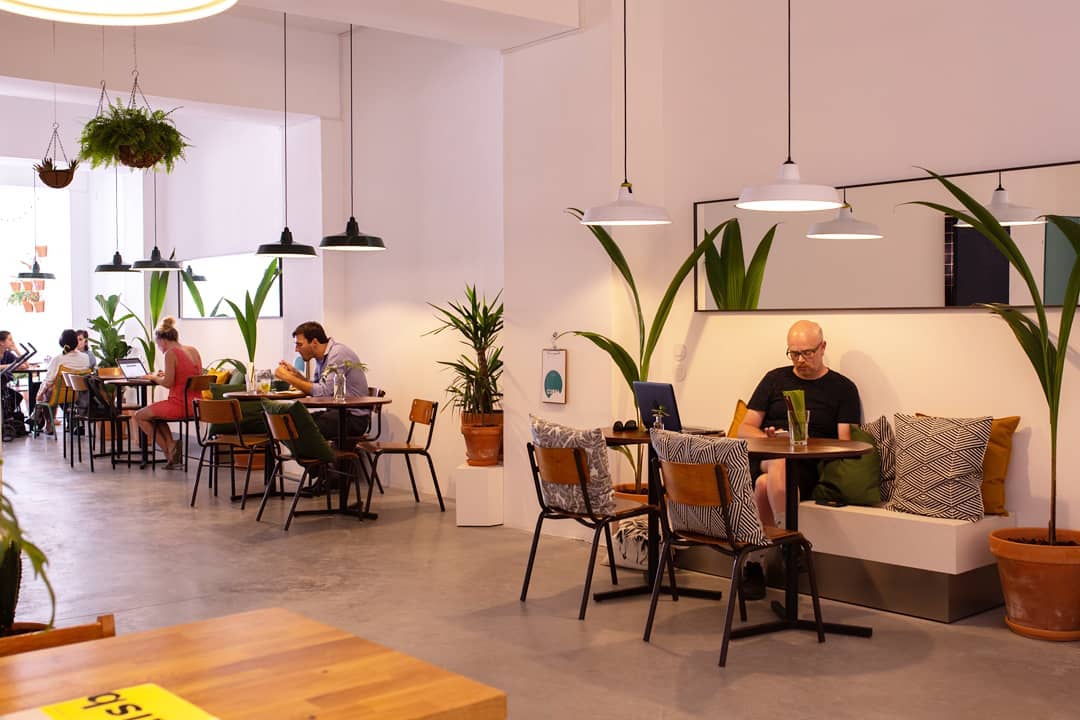 people-inside-curva-cafe-best-cafes-to-work-in-lisbon