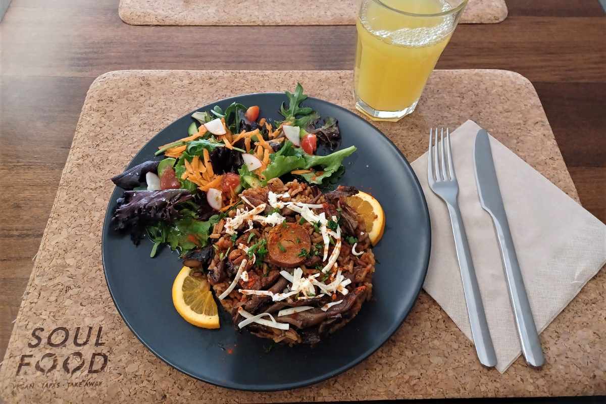 plate-at-soul-food-restaurant-vegan-porto