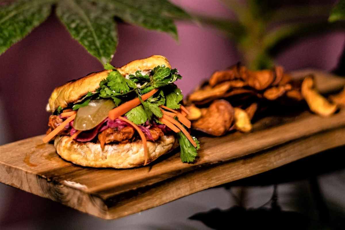 sloppy-joe-burger-from-powerplant-vegan-restaurants-lisbon