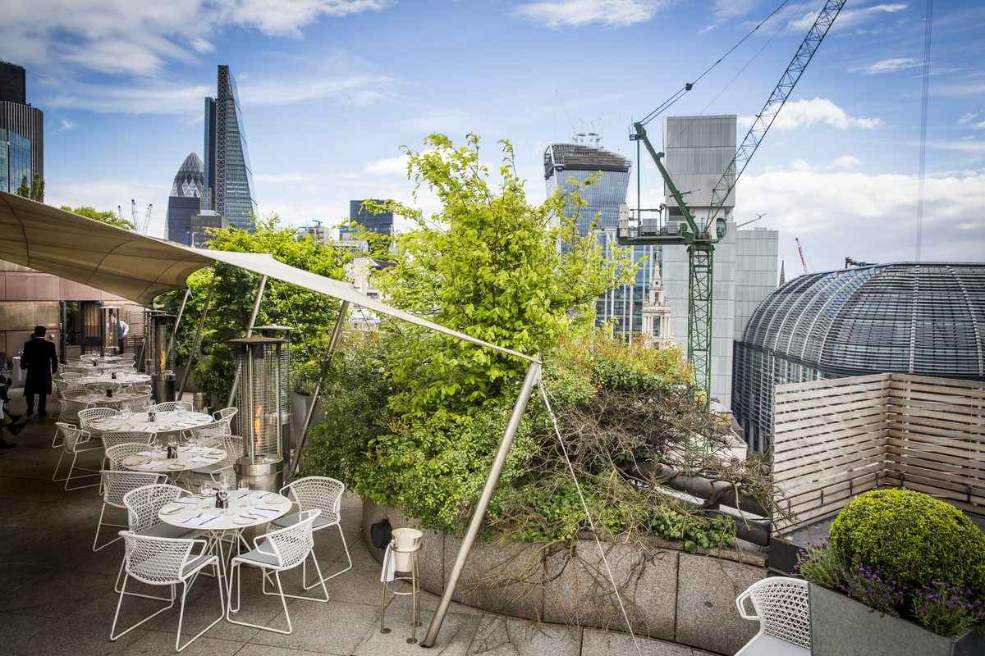 tables-on-coq-d'argent-rooftop-in-daytime