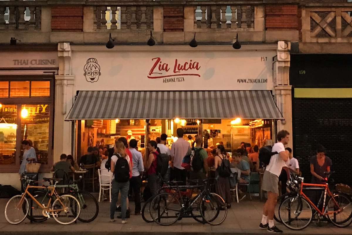exterior-of-zia-lucia-islington-in-the-evening-gluten-free-pizza-london