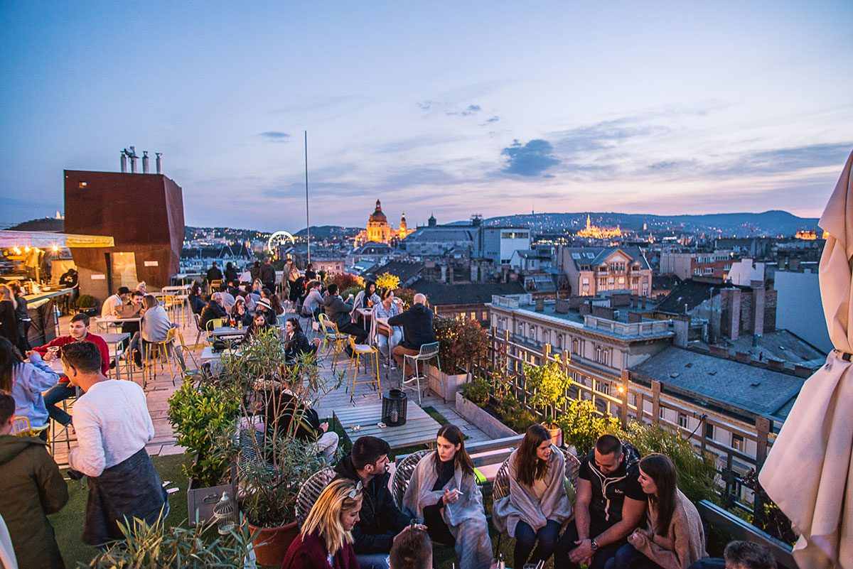 360-bar-at-night-rooftop-bars-budapest