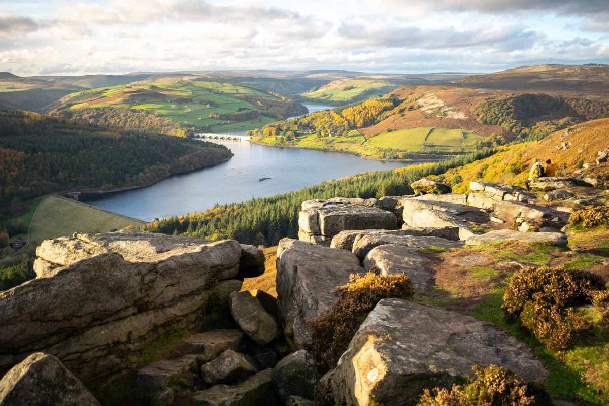 bamford-edge-in-the-peak-district-places-to-visit-within-2-hours-of-manchester