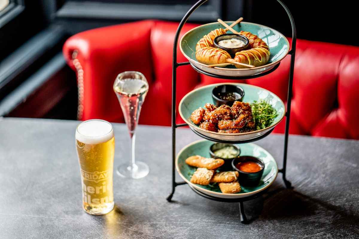 beer-and-prosecco-at-tgi-fridays-bottomless-brunch-derby