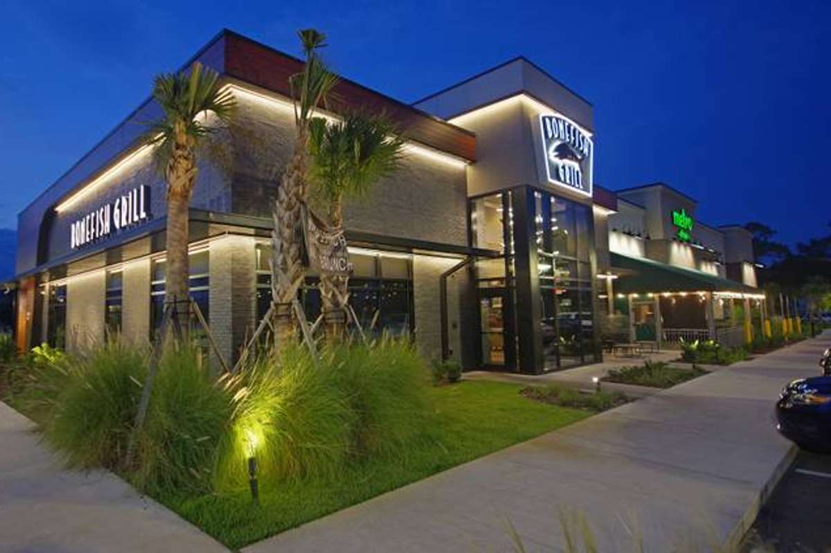 exterior-of-bonefish-grill-in-the-evening