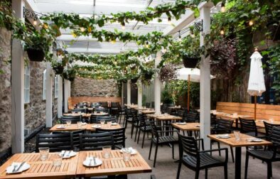 exterior-terrace-at-pub-wolf-and-workman-in-the-daytime-bottomless-mimosas-montreal