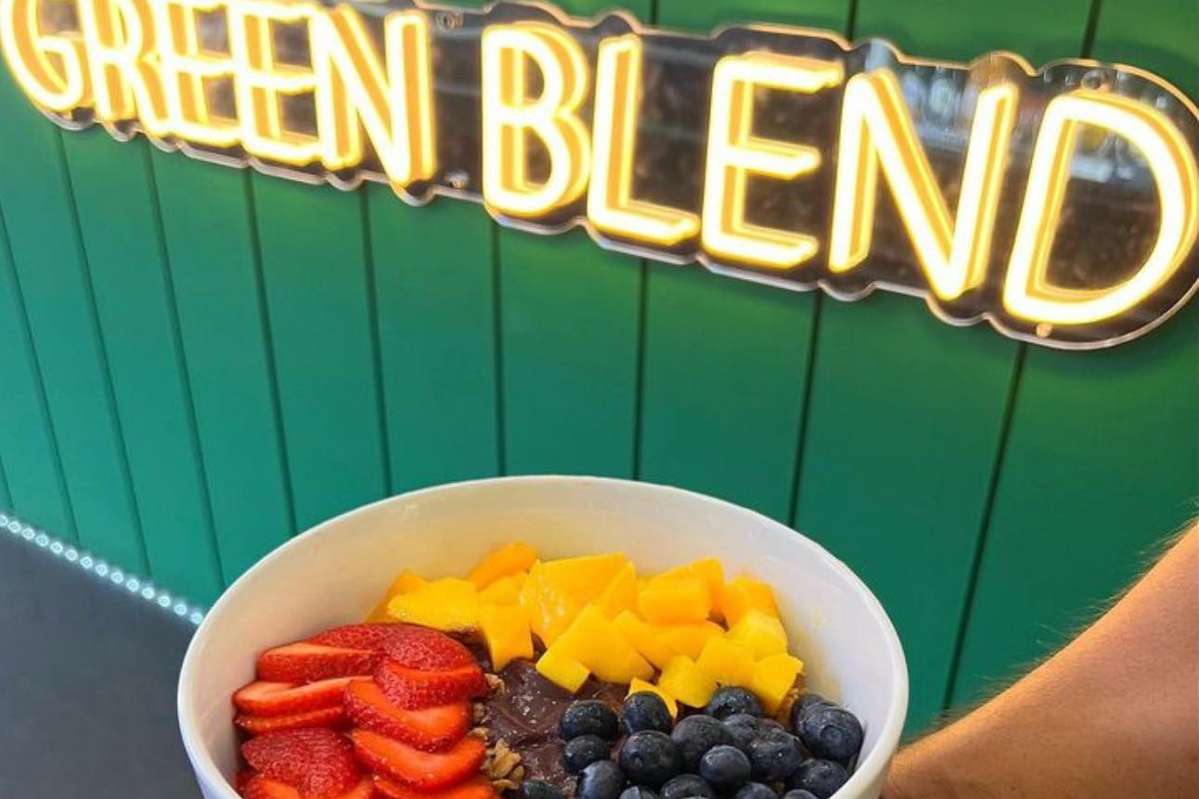 fruit-bowl-in-hand-at-green-blend-vegan-breakfast-nyc