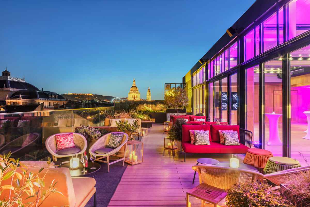 roxy-rooftop-lounge-at-night-rooftop-bars-budapest