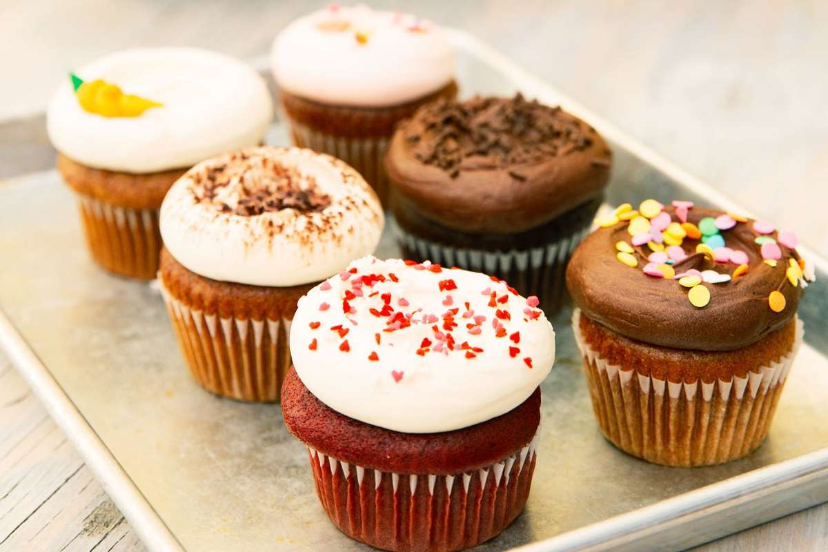 selection-of-cupcakes-on-a-plate-at-clementine-bakery