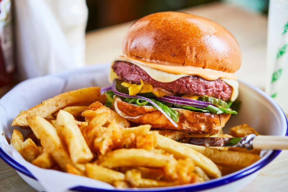 burger-and-chips-on-a-plate-at-honest-burgers